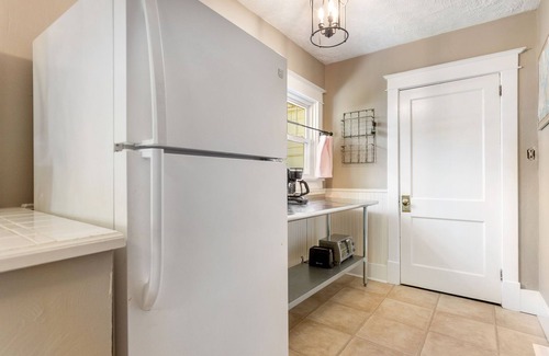 Spring Lake House | 3 Bedroom Cottage with Private Fenced Yard