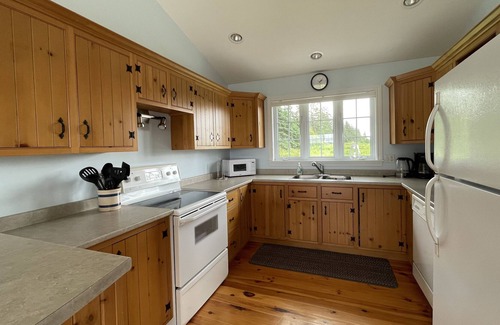 Bouvet Island Cottage | 3 Bedroom Cottage With Country Views, Minutes To Cavendish and Beaches