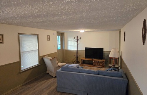 Decatur House | 3-bedroom country house with A/C.n. Enjoy a peaceful getaway near Watts Bar Dam