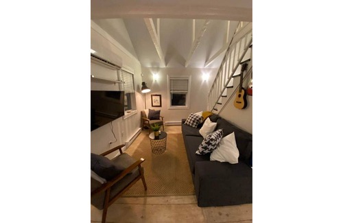 Halifax House | 3 bedroom, cozy cottage feel. 5 min drive downtown