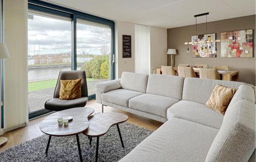 Lemmer House | 3 Bedroom Cozy Home In Lemmer