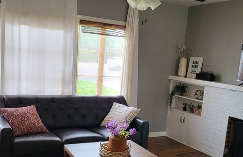 Visalia House | 3 bedroom Cozy home near National Park