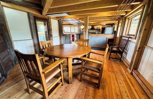 Ithaca House | 3 bedroom Custom Hilltop Getaway with Stunning Views!