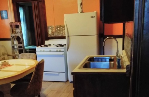 Minneapolis Apartment | 3 bedroom duplex lower unit Great location