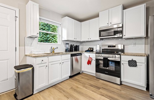 Austell House | 3-bedroom Elegant Escape – Near Six Flags with WiFi, AC.