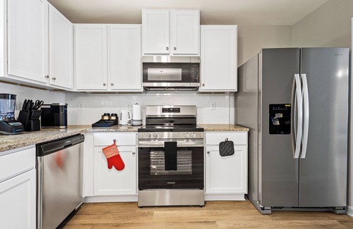 Austell House | 3-bedroom Elegant Escape – Near Six Flags with WiFi, AC.