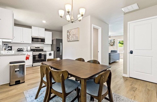 Austell House | 3-bedroom Elegant Escape – Near Six Flags with WiFi, AC.