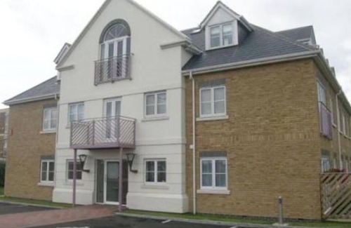 Feltham Apartment | 3 bedroom exclusive apartment