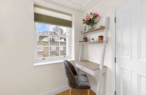 City of Westminster Apartment | 3 Bedroom Flat in London
