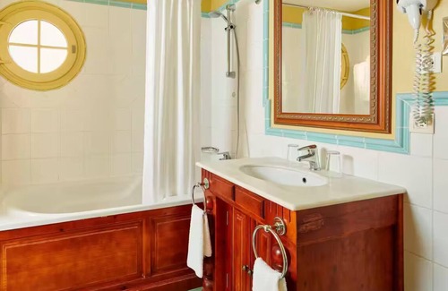 Bailly-Romainvilliers Apartment | 3 Bedroom Townhouse d'ile-de-France