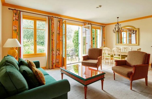 Bailly-Romainvilliers Apartment | 3 Bedroom Townhouse d'ile-de-France
