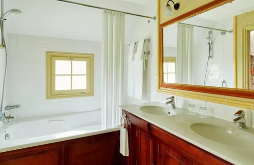 Bailly-Romainvilliers Apartment | 3 Bedroom Townhouse d'ile-de-France