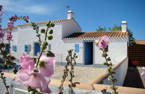 Noirmoutier-en-l'Ile Villa | 3-bedroom villa sleeps 9
