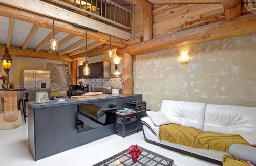 Saint-Jean-Soleymieux Cottage | 3-Bedroom Lodge with Billiards and Jacuzzi
