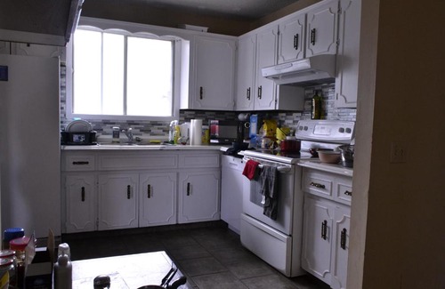Forest Lawn Apartment | 3-Bedroom Half Duplex Main Floor Suite