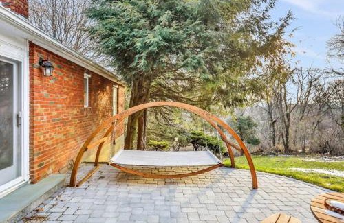 Marlboro House | 3 Bedroom Hilltop Escape with 5 Private Acres and Hot Tub