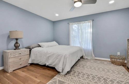 Marlboro House | 3 Bedroom Hilltop Escape with 5 Private Acres and Hot Tub