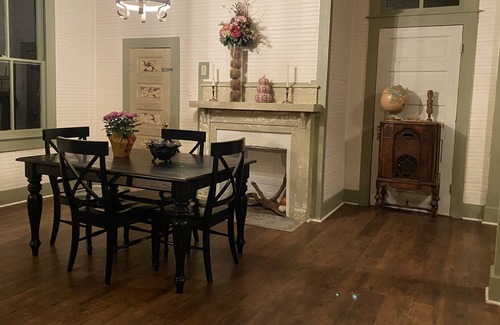 St. Francisville House | 3 bedroom home built in the 1850s centrally located in Saint Francisville