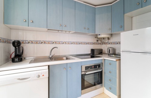Puerto Marino Villa | "3 Bedroom Holiday Villa Benani" close to the Sea with Shared Pool & Wi-Fi