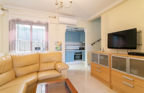 Puerto Marino Villa | "3 Bedroom Holiday Villa Benani" close to the Sea with Shared Pool & Wi-Fi