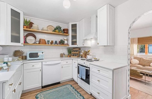 Lantana House | 3 Bedroom home, 1.1 miles to the beach, walk to restaurants.