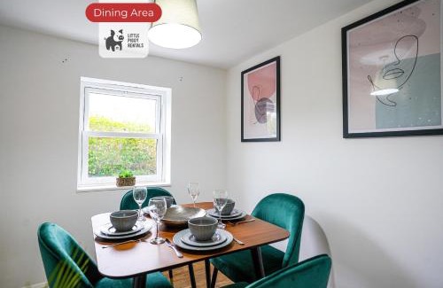 Yardley Hastings House | 3 Bedroom Home By Littlepiggyrentals Short Lets & Serviced Accommodation Northampton With Parking & Wi-Fi