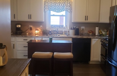 Oshkosh House | 3+bedroom home great for EAA.