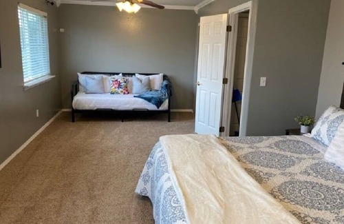 Cascade Valley House | 3-Bedroom Home in Peaceful Community with Lake Access