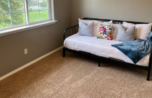 Cascade Valley House | 3-Bedroom Home in Peaceful Community with Lake Access