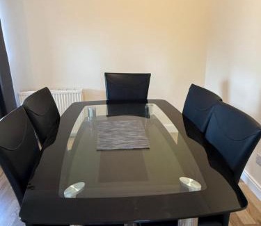 Kirkcaldy House | 3 bedroom home Kirkcaldy