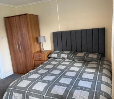 Kirkcaldy House | 3 bedroom home Kirkcaldy