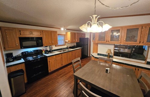 Los Fresnos House | 3-bedroom home, near SPI and SpaceX with Wi-Fi, full kitchen, washer/dryer