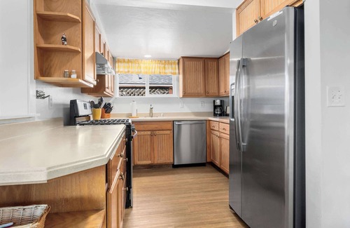 Eastside Santa Cruz House | 3 Bedroom Home Near Twin Lakes Beach