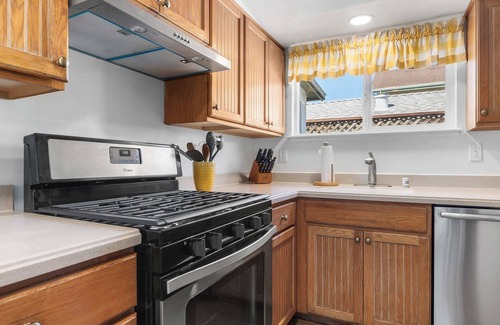 Eastside Santa Cruz House | 3 Bedroom Home Near Twin Lakes Beach