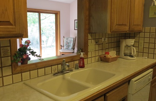 Bella Vista House | 3 Bedroom home overlooking wooded area, close to bike trails and Crystal Bridges