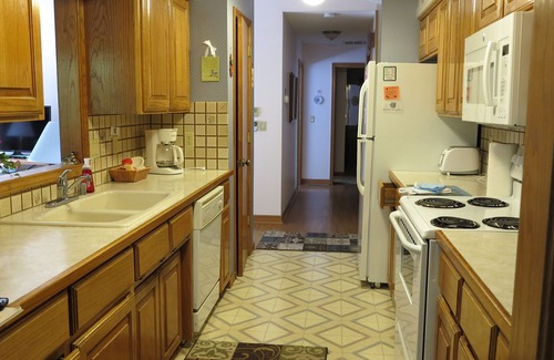 Bella Vista House | 3 Bedroom home overlooking wooded area, close to bike trails and Crystal Bridges