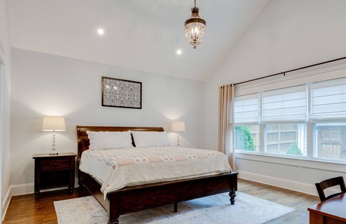 Green Hills House | 3 Bedroom Home with 2 Full Baths, Perfectly Situated in a Great Neighborhood!