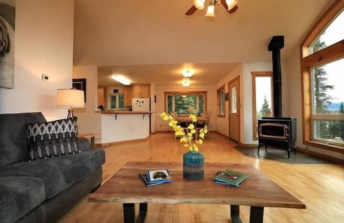 Healy House | 3 Bedroom Home with Amazing Views 11 mi from Denal