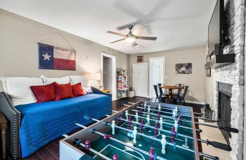 Fredericksburg House | 3 Bedroom Hot Tub Firepit Game room