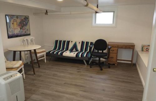 Clifton House | 3 Bedroom House 2 Bath House Near New York