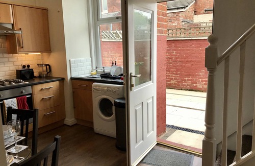 Preston House | 3 bedroom house close to M6 & M55