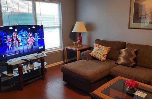 Savannah House | 3 Bedroom House. Close to attractions!
