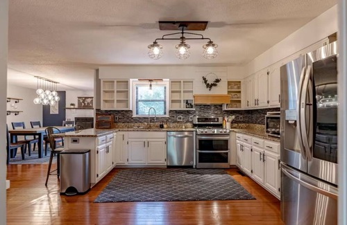 Elizabethtown House | 3-bedroom house in Etown with fenced in backyard