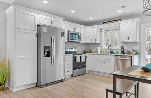 Elizabethtown House | 3-bedroom house in Elizabethtown with WiFi, AC, close to Sports Park