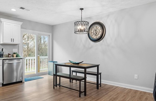 Elizabethtown House | 3-bedroom house in Elizabethtown with WiFi, AC, close to Sports Park
