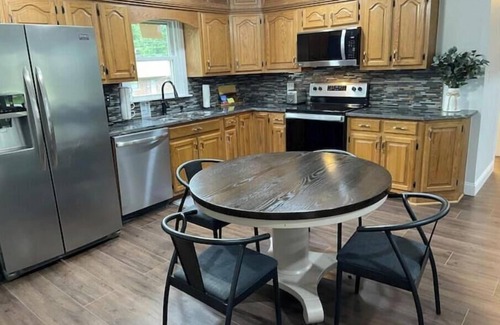 Elizabethtown House | 3-bedroom house in charming Elizabethtown with AC, WiFi, quiet and convenient.