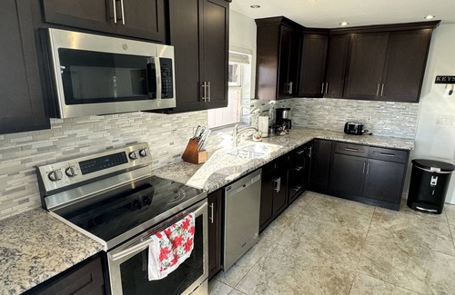 St. Petersburg - Clearwater House | 3-bedroom house in St. Petersburg .8 minutes away to Madeira and St Pete Beach