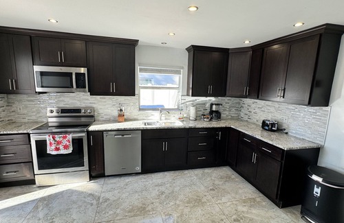 St. Petersburg - Clearwater House | 3-bedroom house in St. Petersburg .8 minutes away to Madeira and St Pete Beach