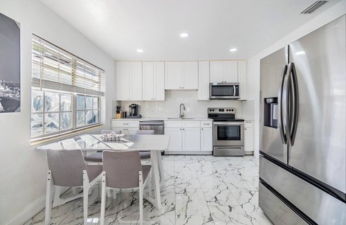 Coquina Key House | 3-bedroom house in lovely St. Petersburg w/Lake Access and FREE KAYAKS