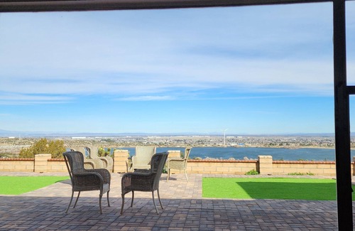 Agua Dulce House | 3-bedroom house in awesome Palmdale with WiFi, fitness room, AC